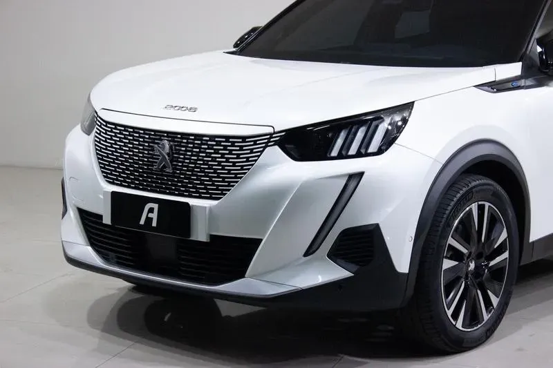 Peugeot E-2008 - Imagem 2