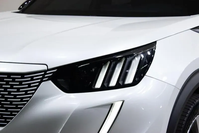 Peugeot E-2008 - Imagem 3