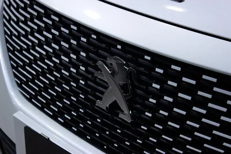 Peugeot E-2008 - Imagem 4