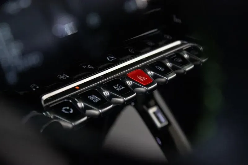 Peugeot E-2008 - Imagem 7