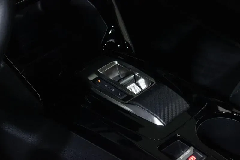 Peugeot E-2008 - Imagem 8