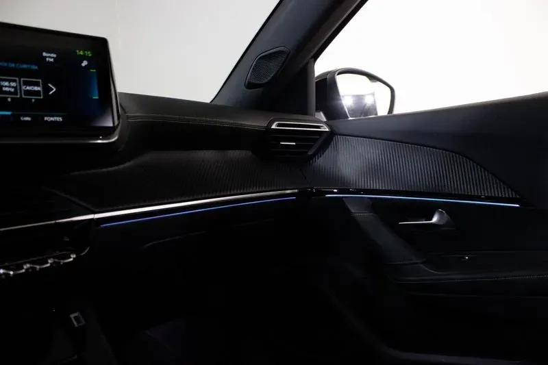 Peugeot E-2008 - Imagem 11