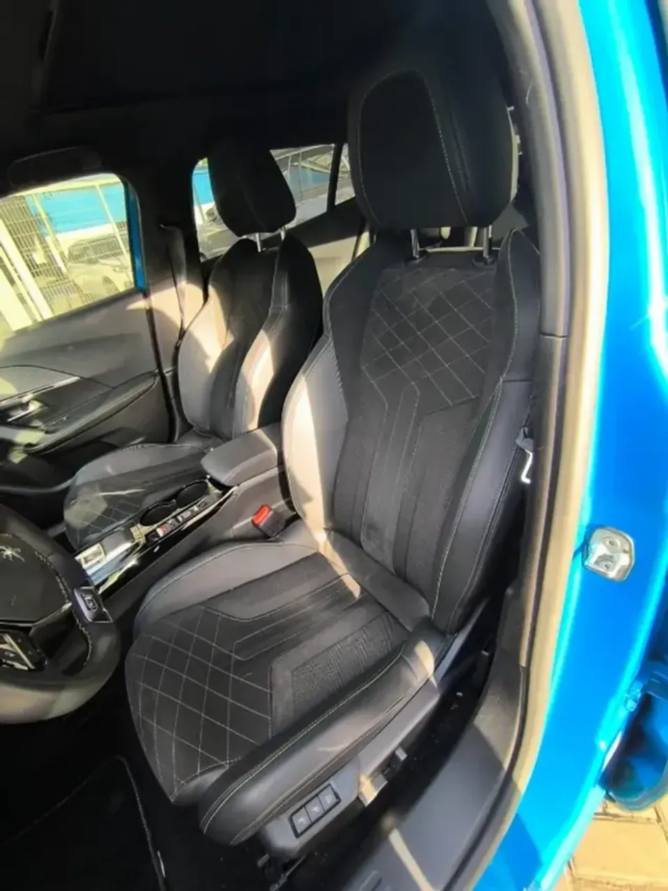 Peugeot E-2008 - Imagem 7