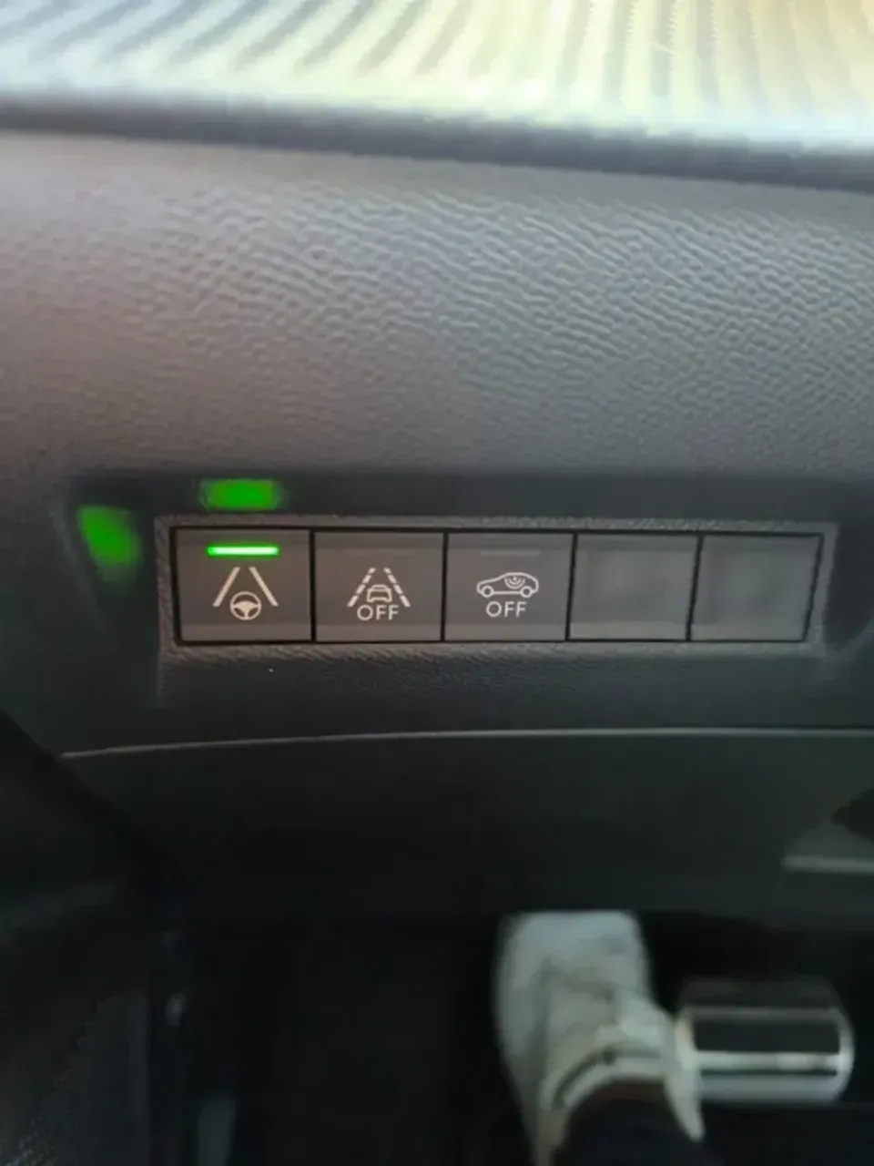 Peugeot E-2008 - Imagem 14