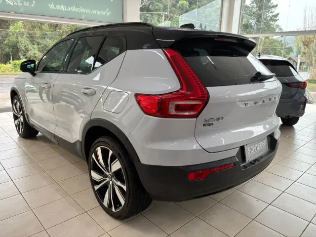 Volvo XC40 Recharge - Imagem 4