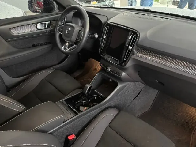 Volvo XC40 Recharge - Imagem 7