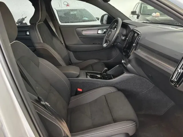 Volvo XC40 Recharge - Imagem 8