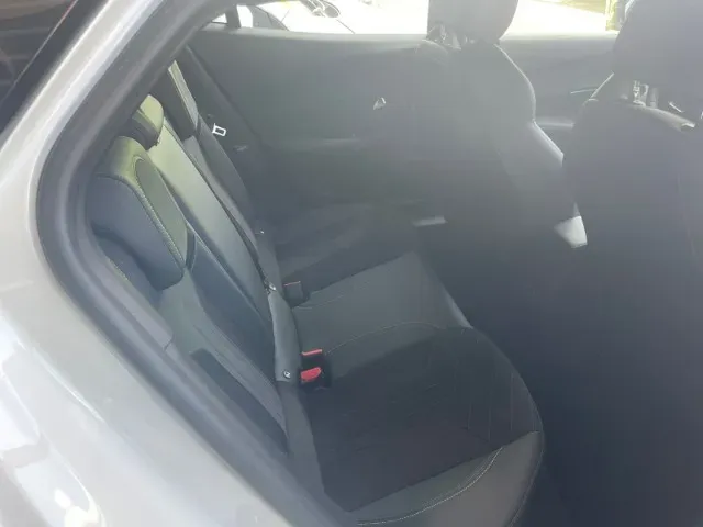 Peugeot E-2008 - Imagem 8