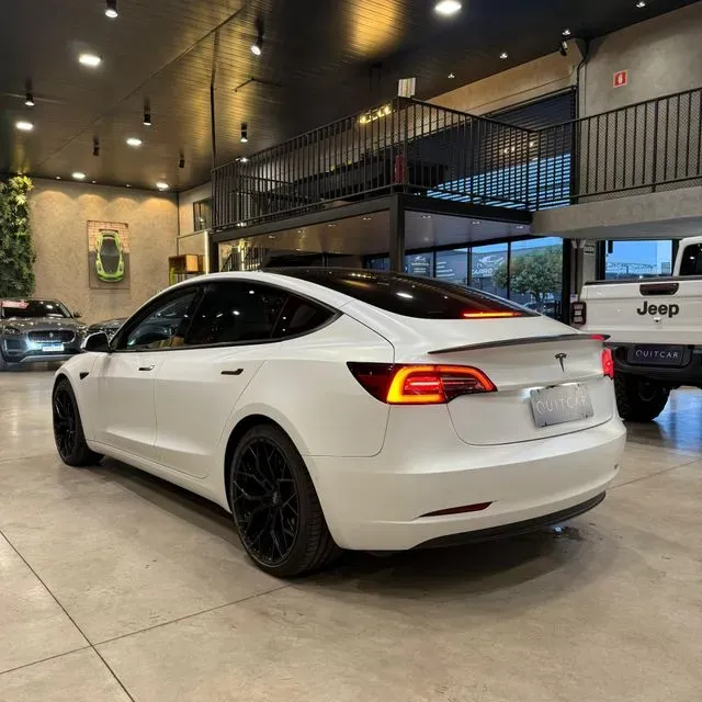 Tesla Model 3 - Imagem 4