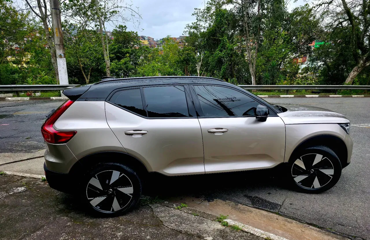 Volvo XC40 Recharge - Imagem 7