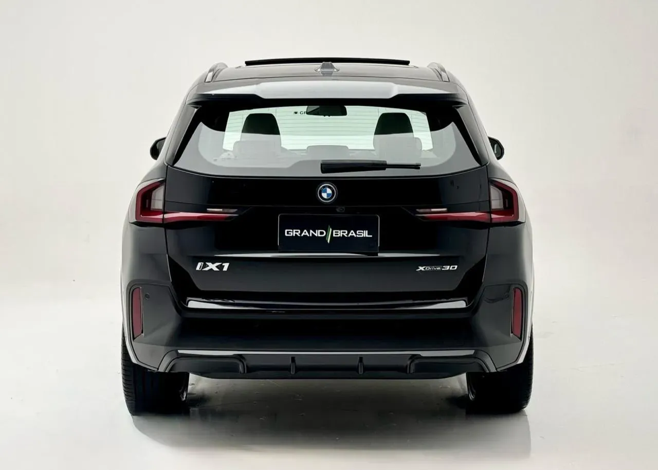 BMW Ix - Imagem 4