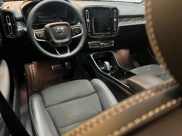Volvo XC40 Recharge - Imagem 13