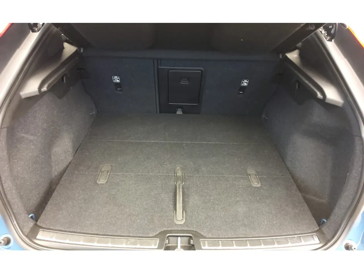 Volvo C40 Recharge - Imagem 18