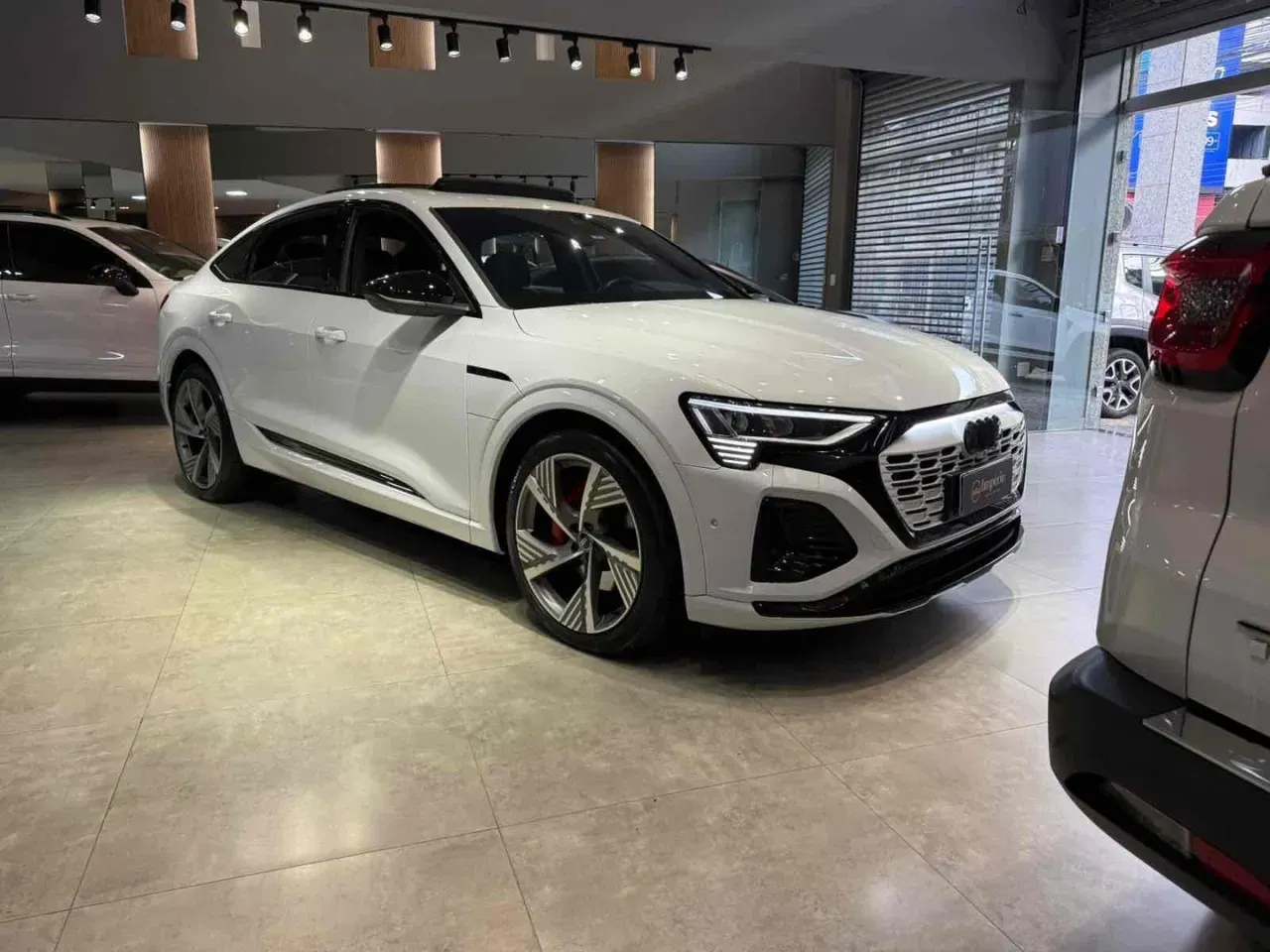 Audi Q8 Sportback E-tron - Imagem 5