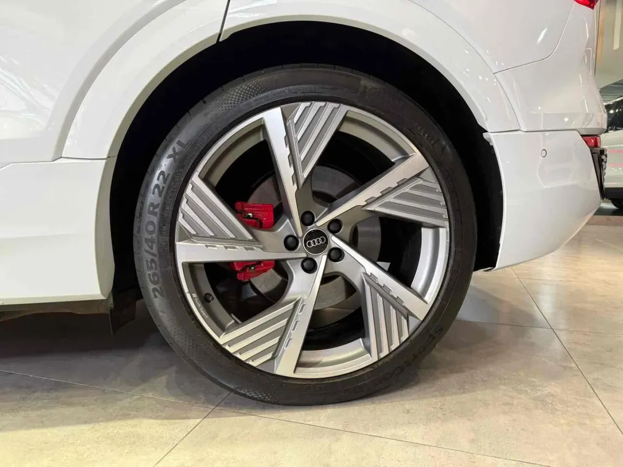 Audi Q8 Sportback E-tron - Imagem 14