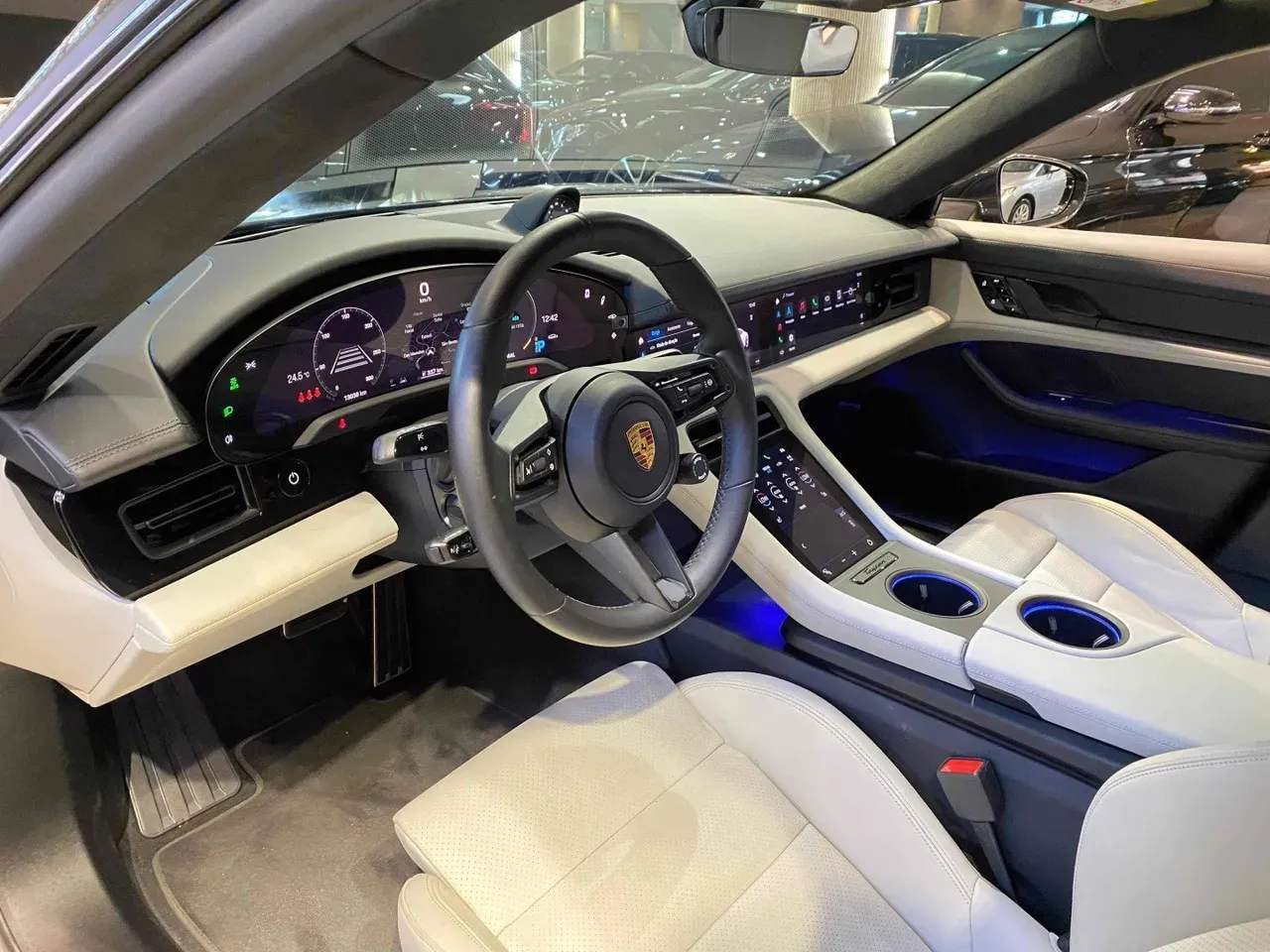 Porsche Taycan - Imagem 11