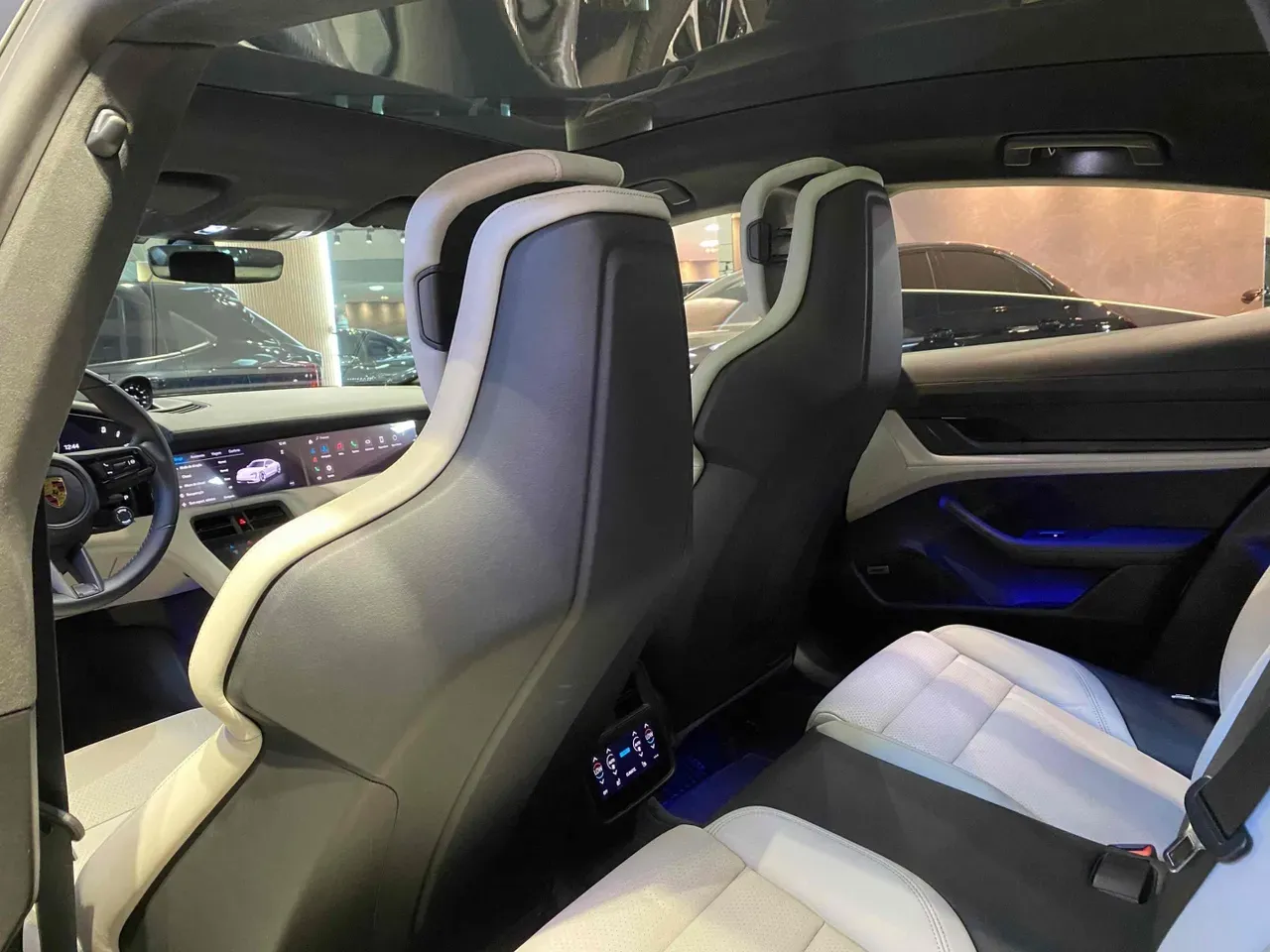 Porsche Taycan - Imagem 15