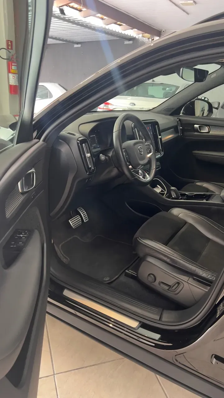 Volvo XC40 Recharge - Imagem 2