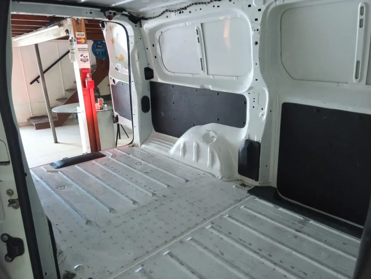 Peugeot E-expert - Imagem 8