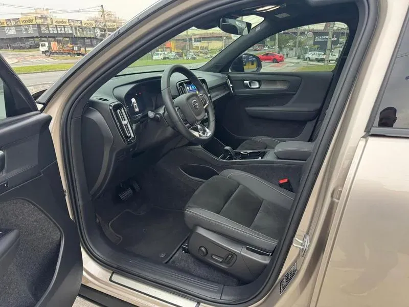 Volvo XC40 Recharge - Imagem 8