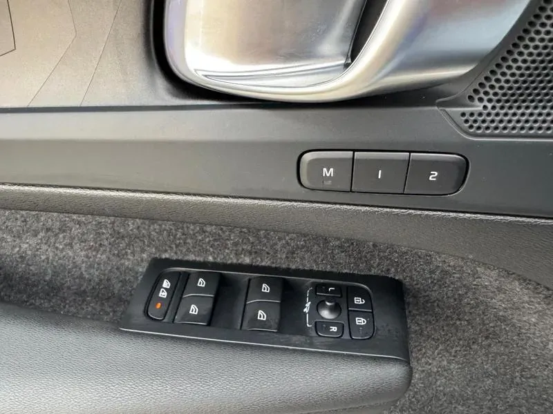 Volvo XC40 Recharge - Imagem 9