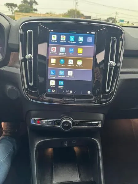 Volvo XC40 Recharge - Imagem 12
