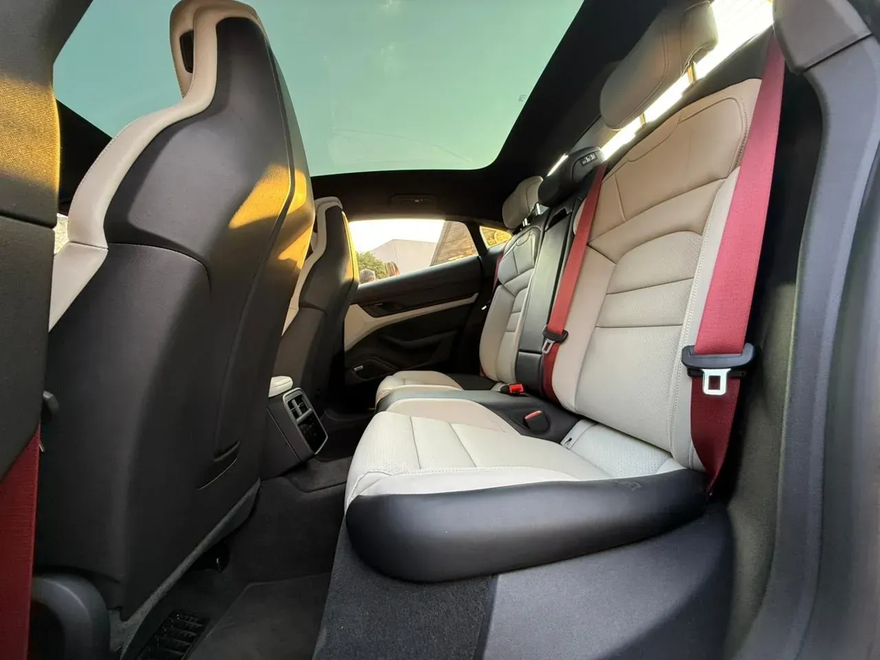 Porsche Taycan - Imagem 13