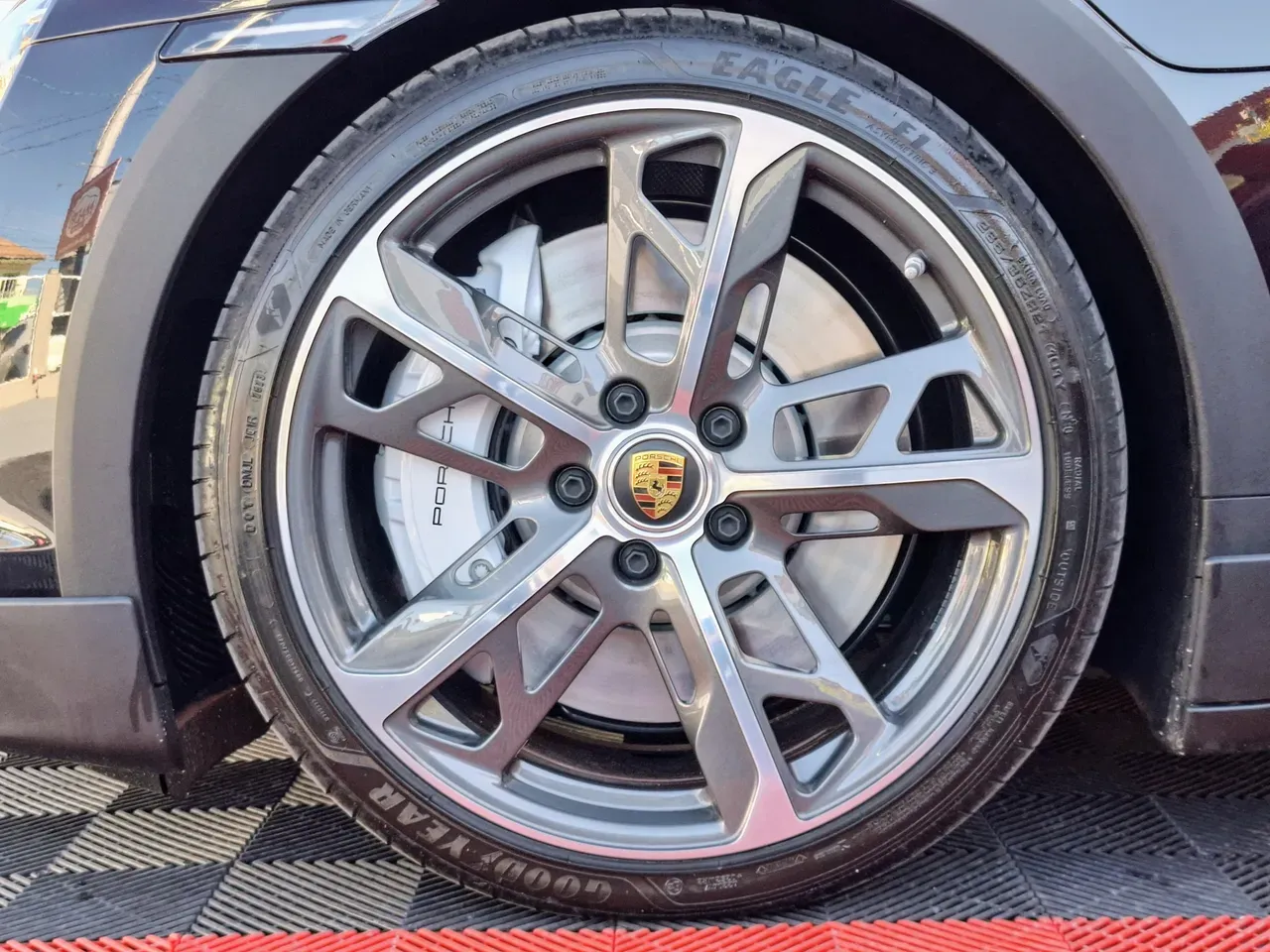 Porsche Taycan - Imagem 17