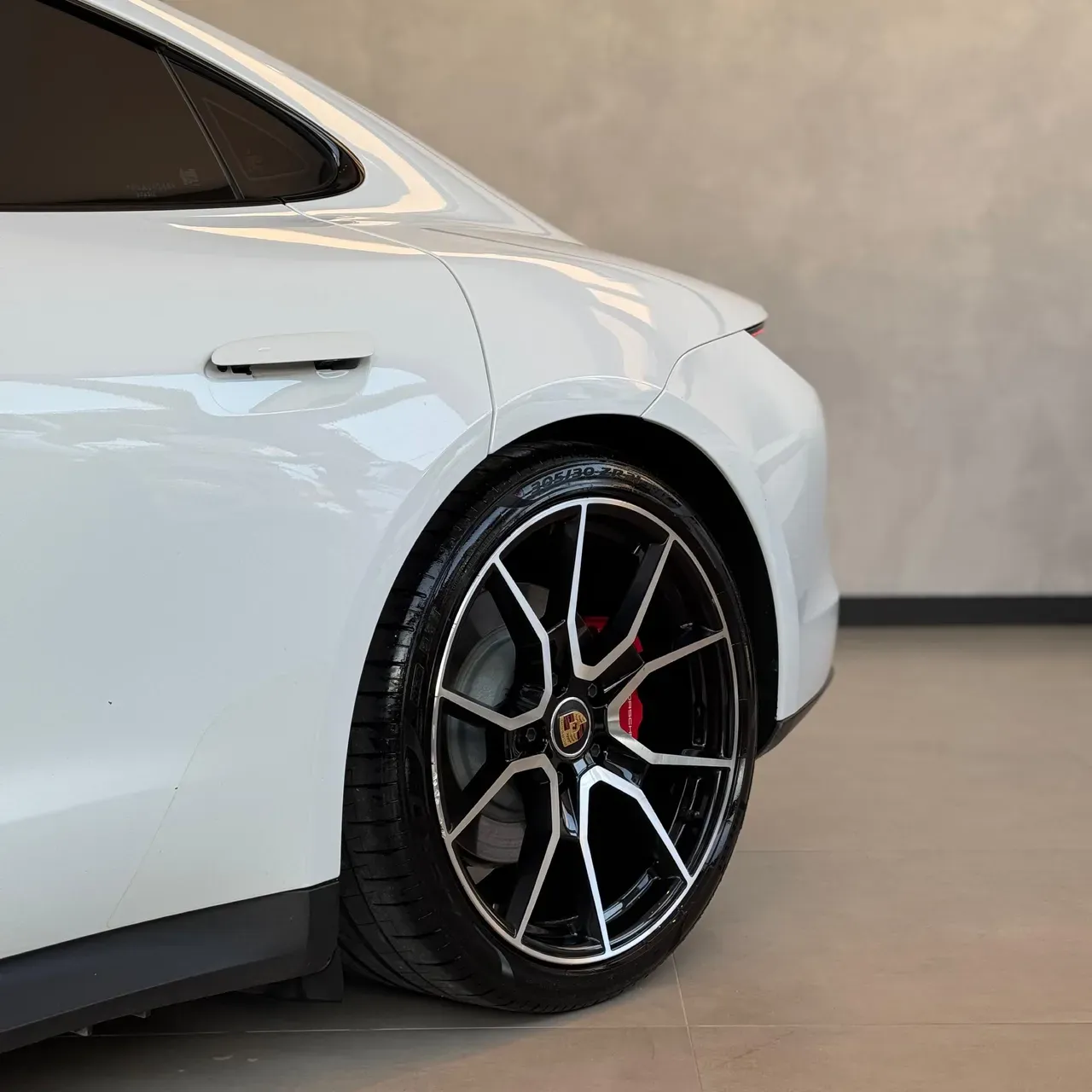 Porsche Taycan - Imagem 3