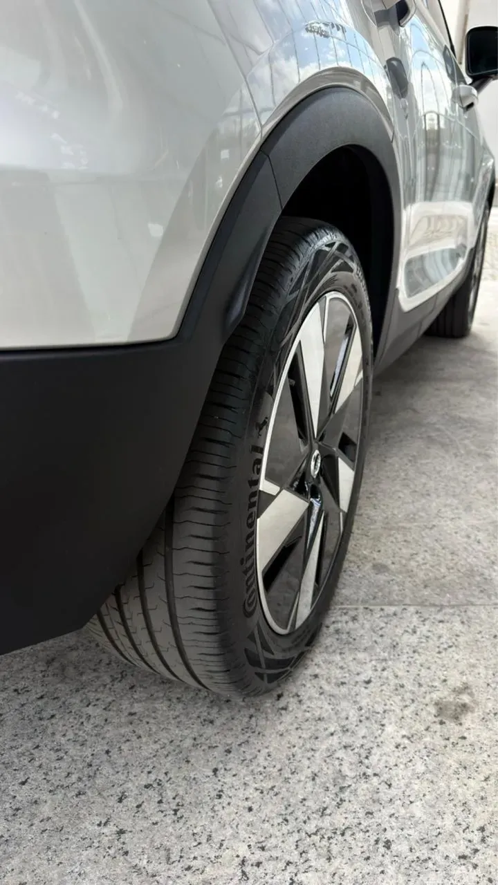 Volvo XC40 Recharge - Imagem 8