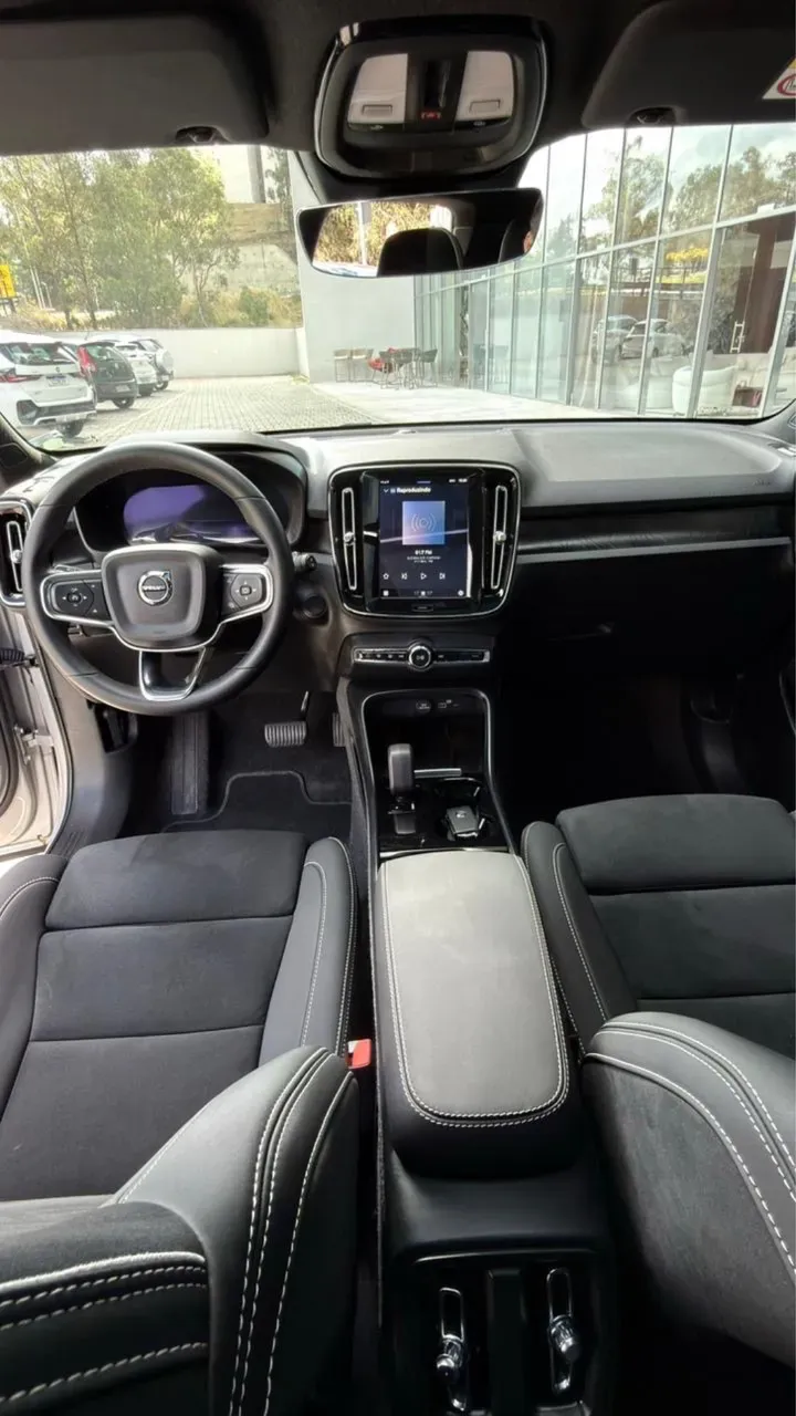 Volvo XC40 Recharge - Imagem 9