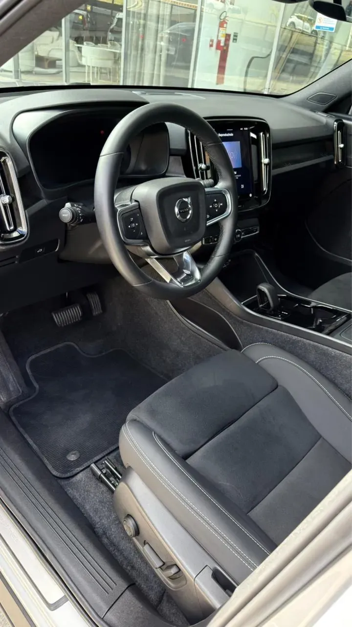 Volvo XC40 Recharge - Imagem 12