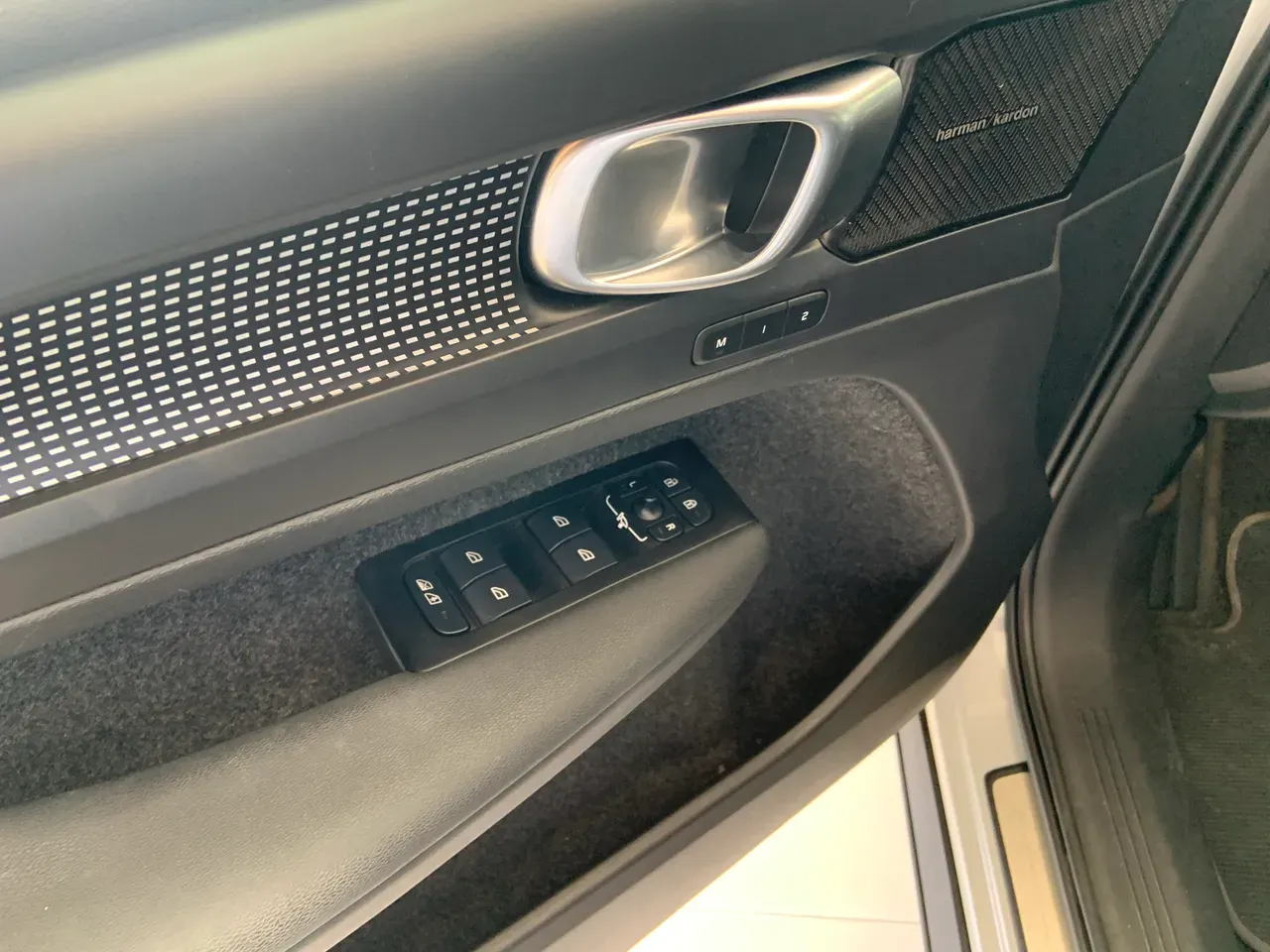 Volvo XC40 Recharge - Imagem 9