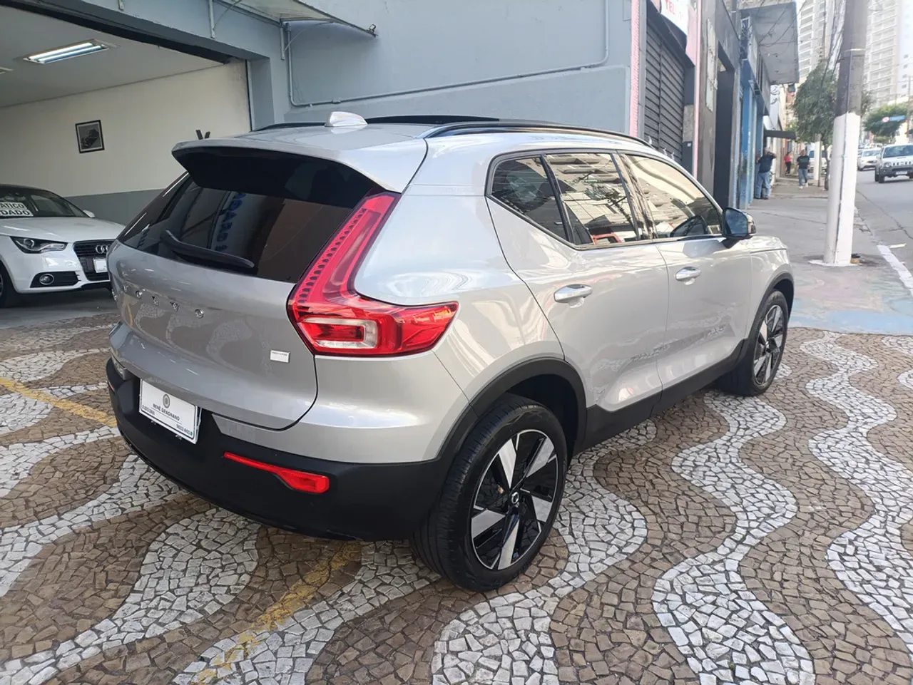 Volvo XC40 Recharge - Imagem 5