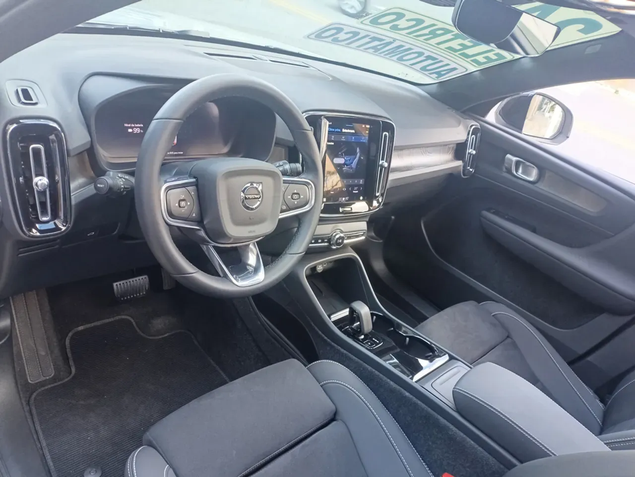 Volvo XC40 Recharge - Imagem 6