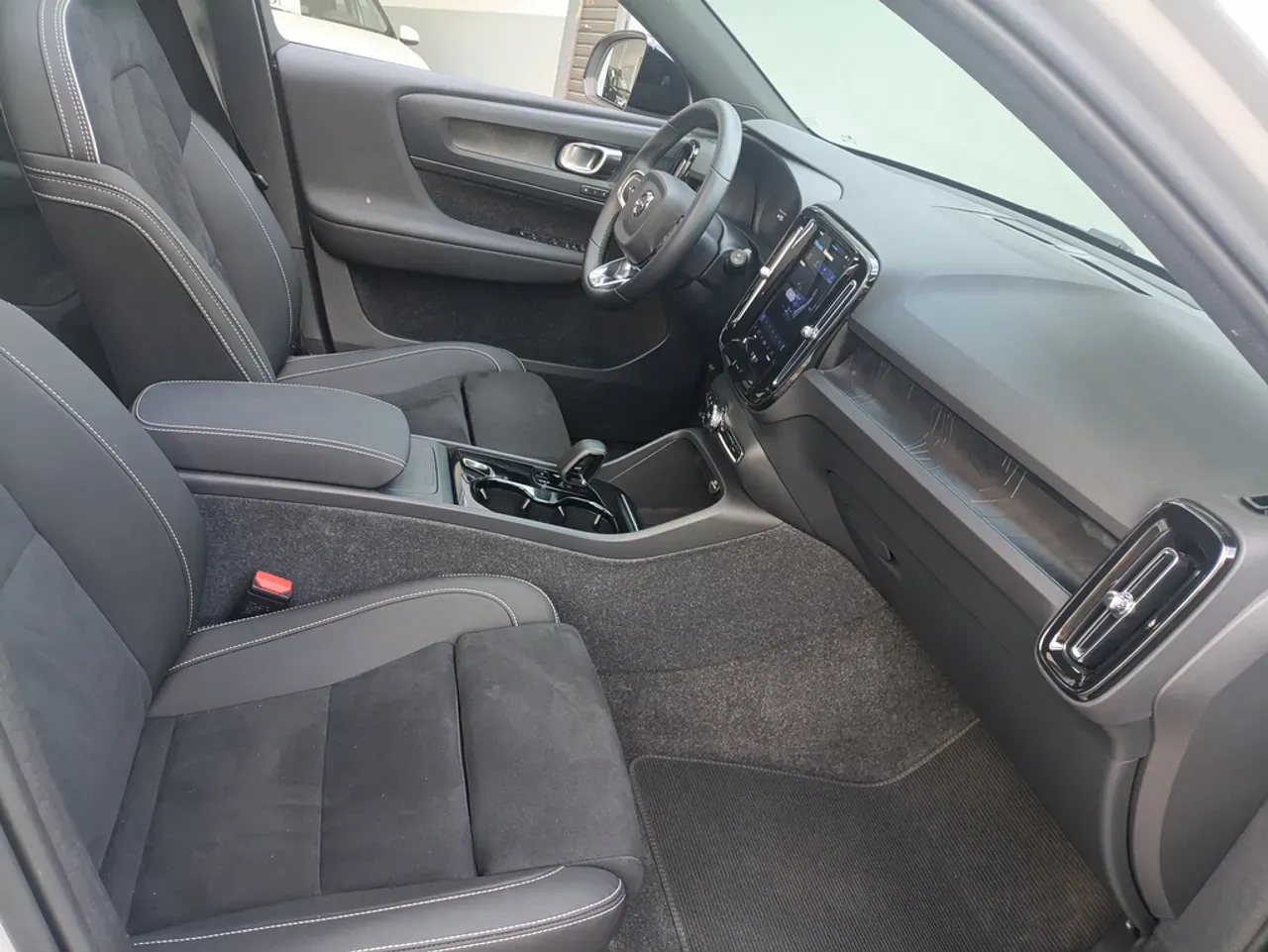 Volvo XC40 Recharge - Imagem 8