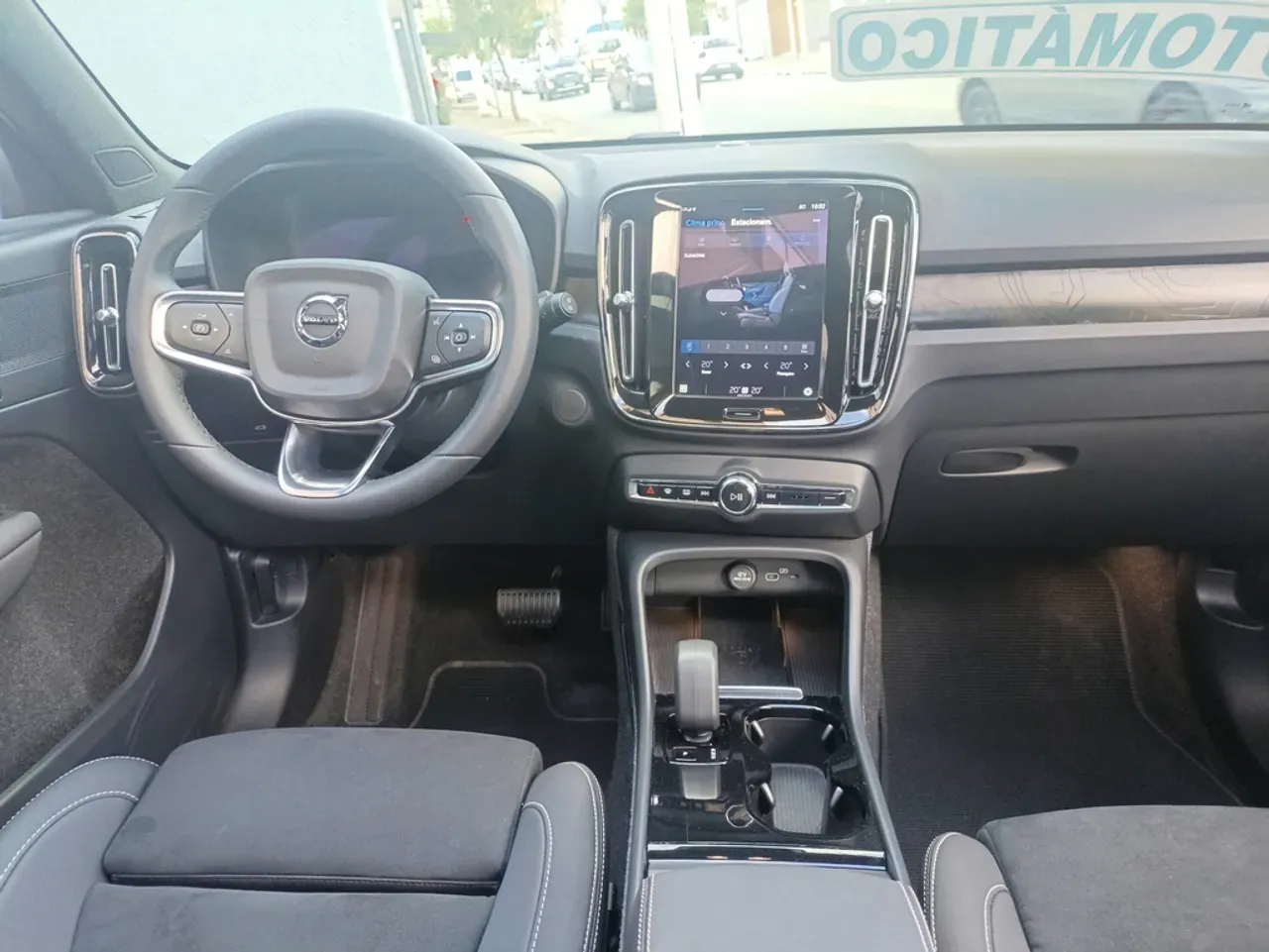 Volvo XC40 Recharge - Imagem 10
