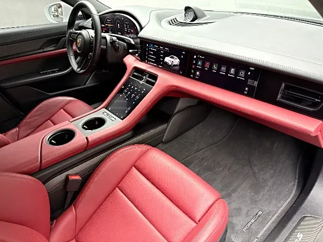 Porsche Taycan - Imagem 11