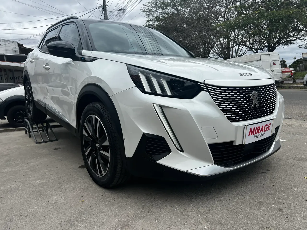 Peugeot E-2008 - Imagem 4