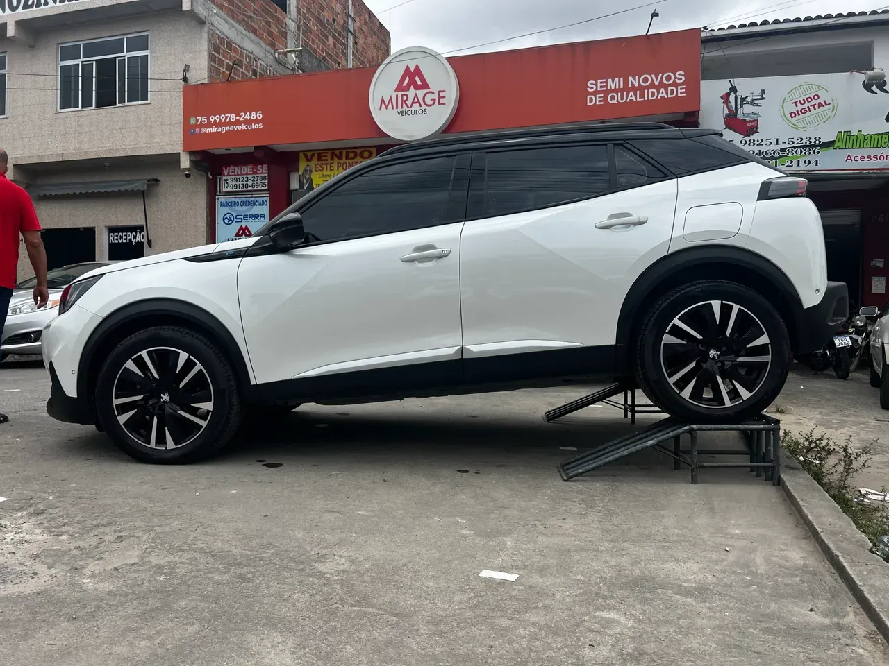 Peugeot E-2008 - Imagem 7