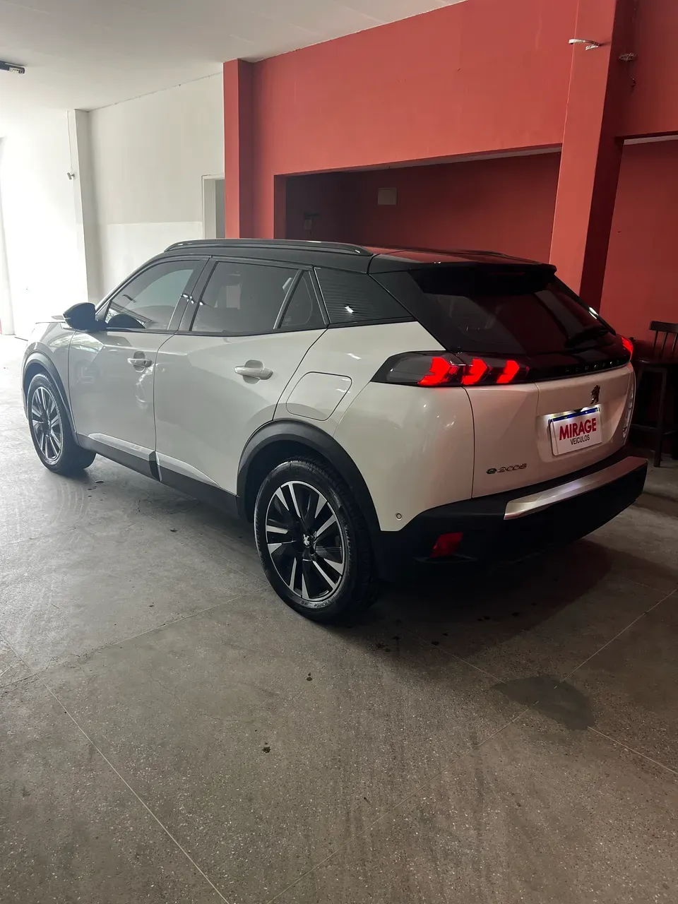 Peugeot E-2008 - Imagem 15