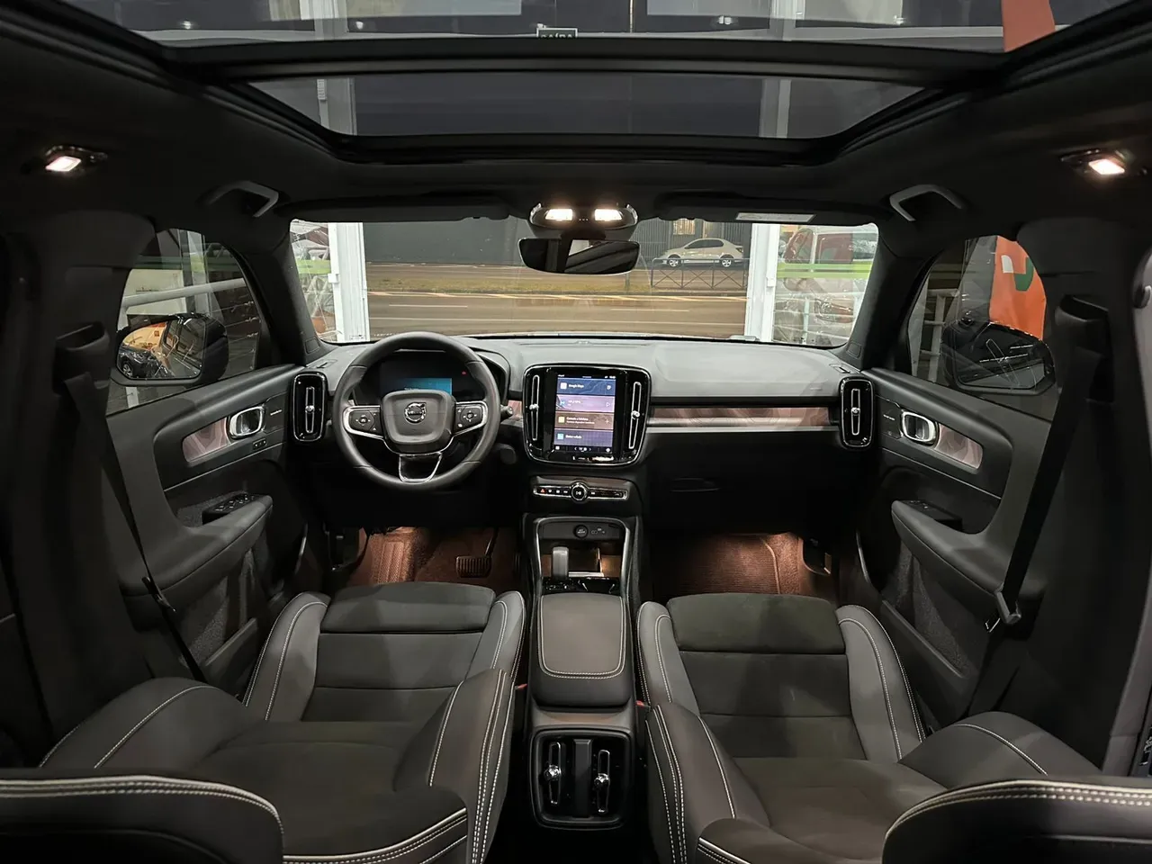 Volvo XC40 Recharge - Imagem 7