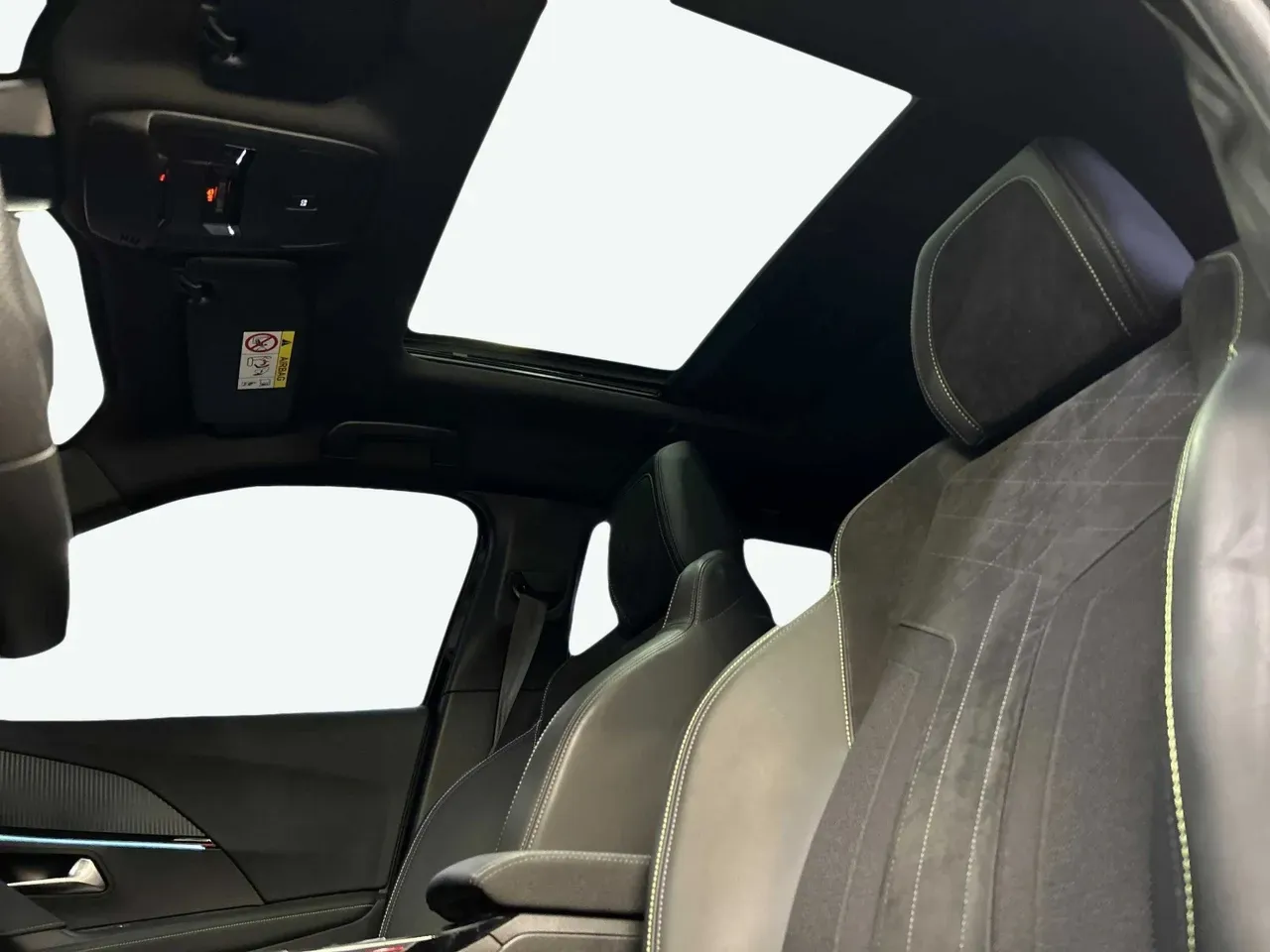 Peugeot E-208 - Imagem 11