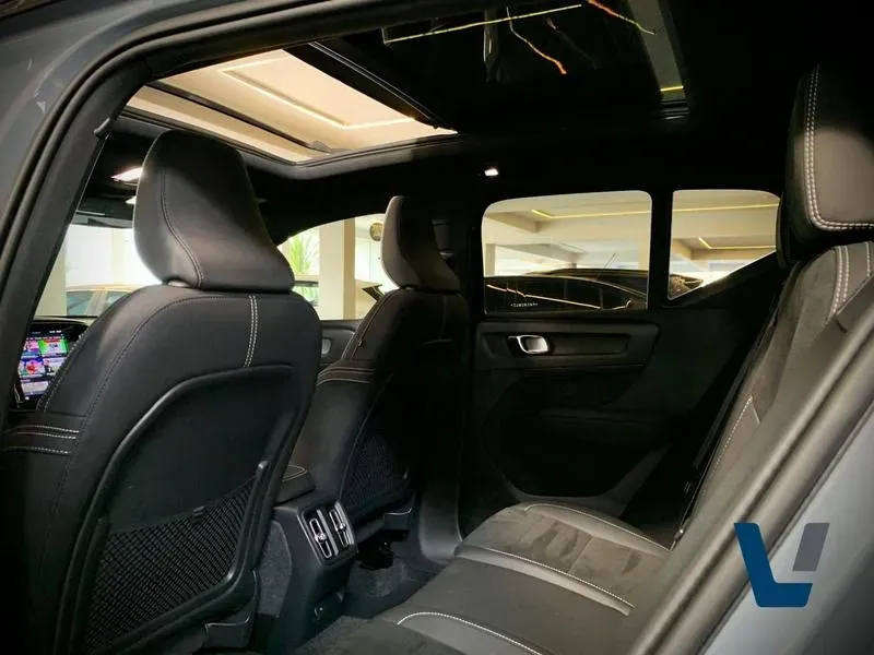 Volvo XC40 Recharge - Imagem 12