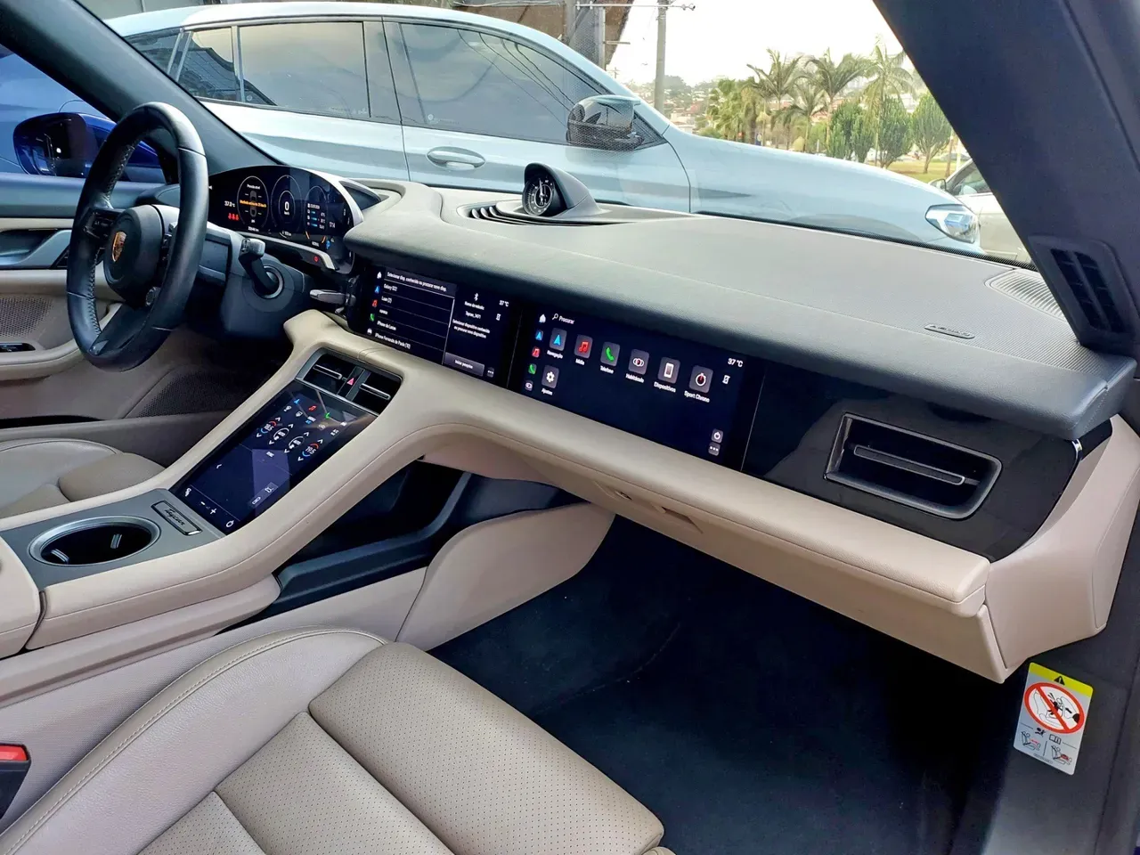 Porsche Taycan - Imagem 11