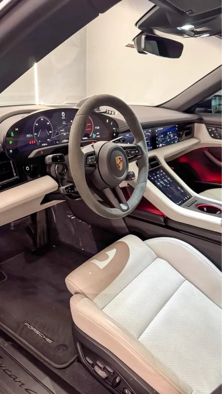 Porsche Taycan - Imagem 12