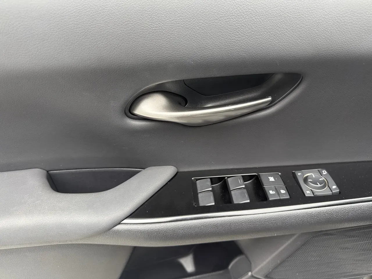 Lexus Ux 300e - Imagem 13