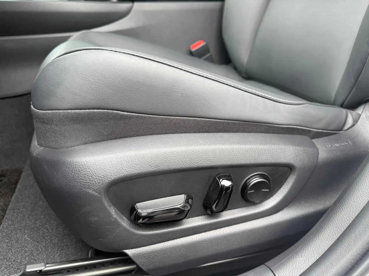 Lexus Ux 300e - Imagem 14