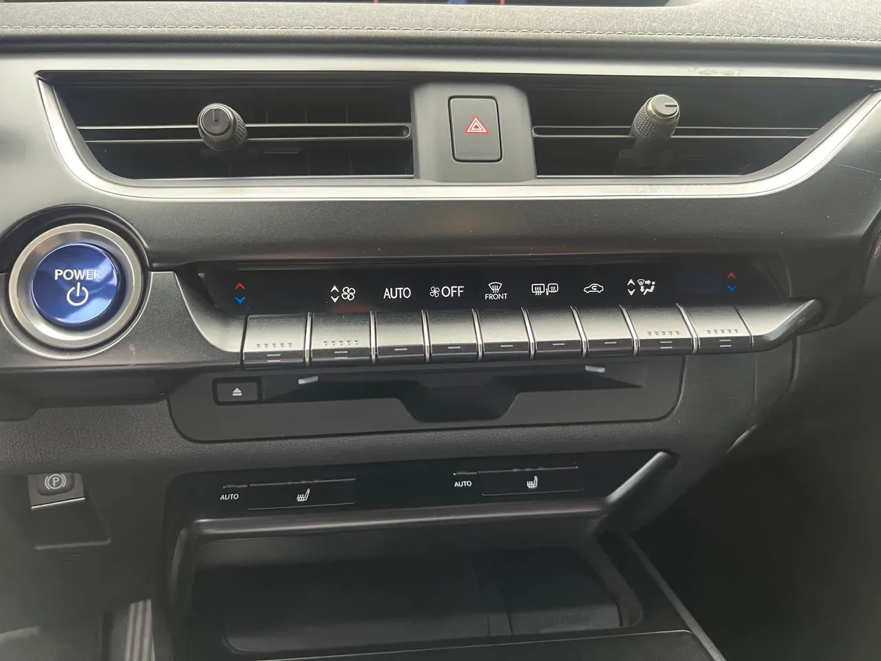 Lexus Ux 300e - Imagem 15