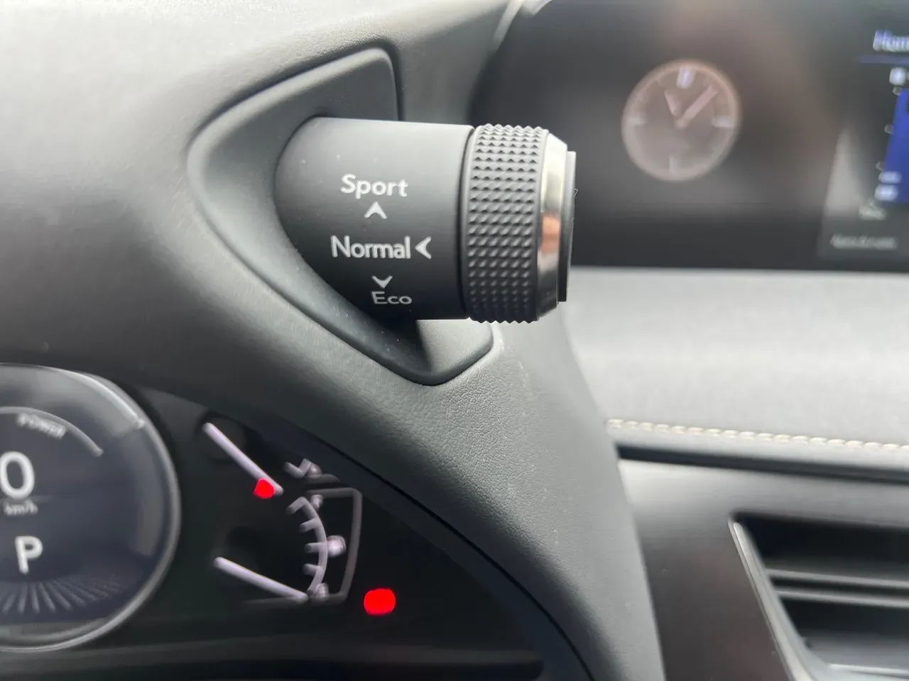 Lexus Ux 300e - Imagem 18